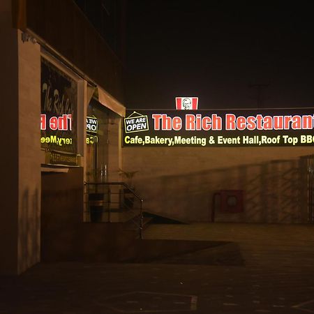 The Rich Hotel & Apartments Lahore Bagian luar foto