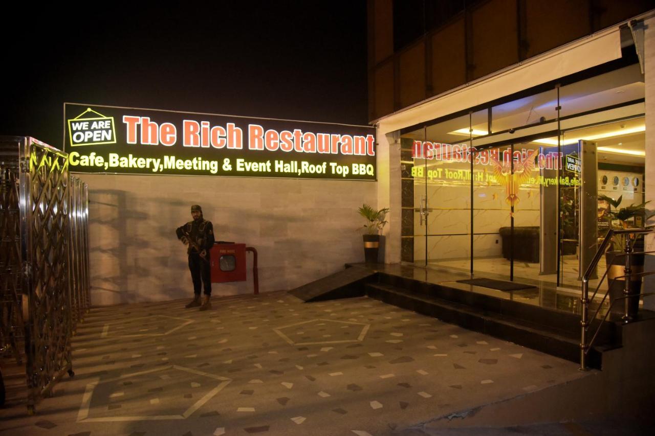 The Rich Hotel & Apartments Lahore Bagian luar foto