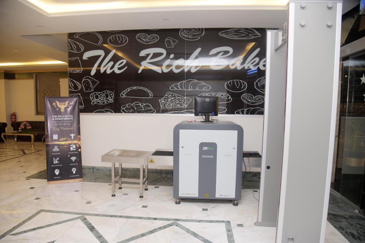 The Rich Hotel & Apartments Lahore Bagian luar foto