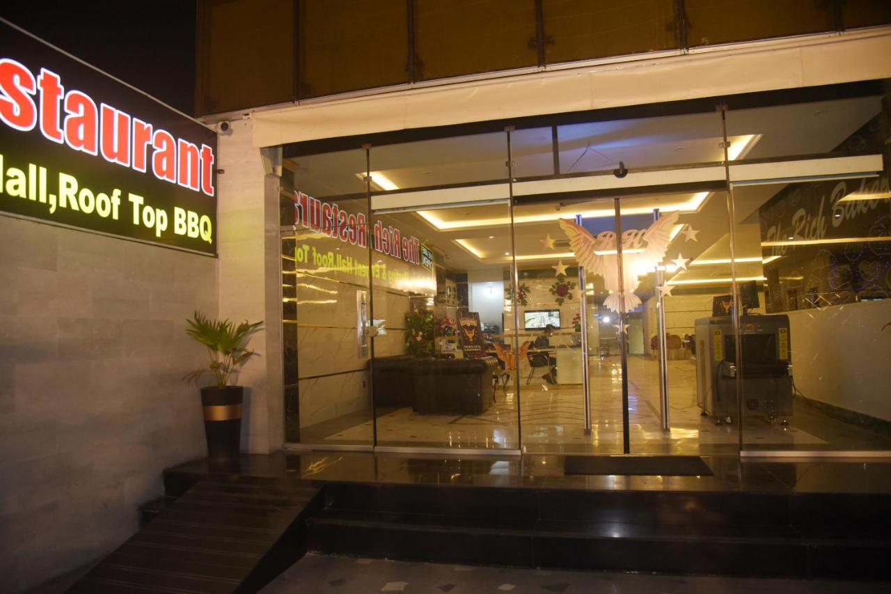 The Rich Hotel & Apartments Lahore Bagian luar foto