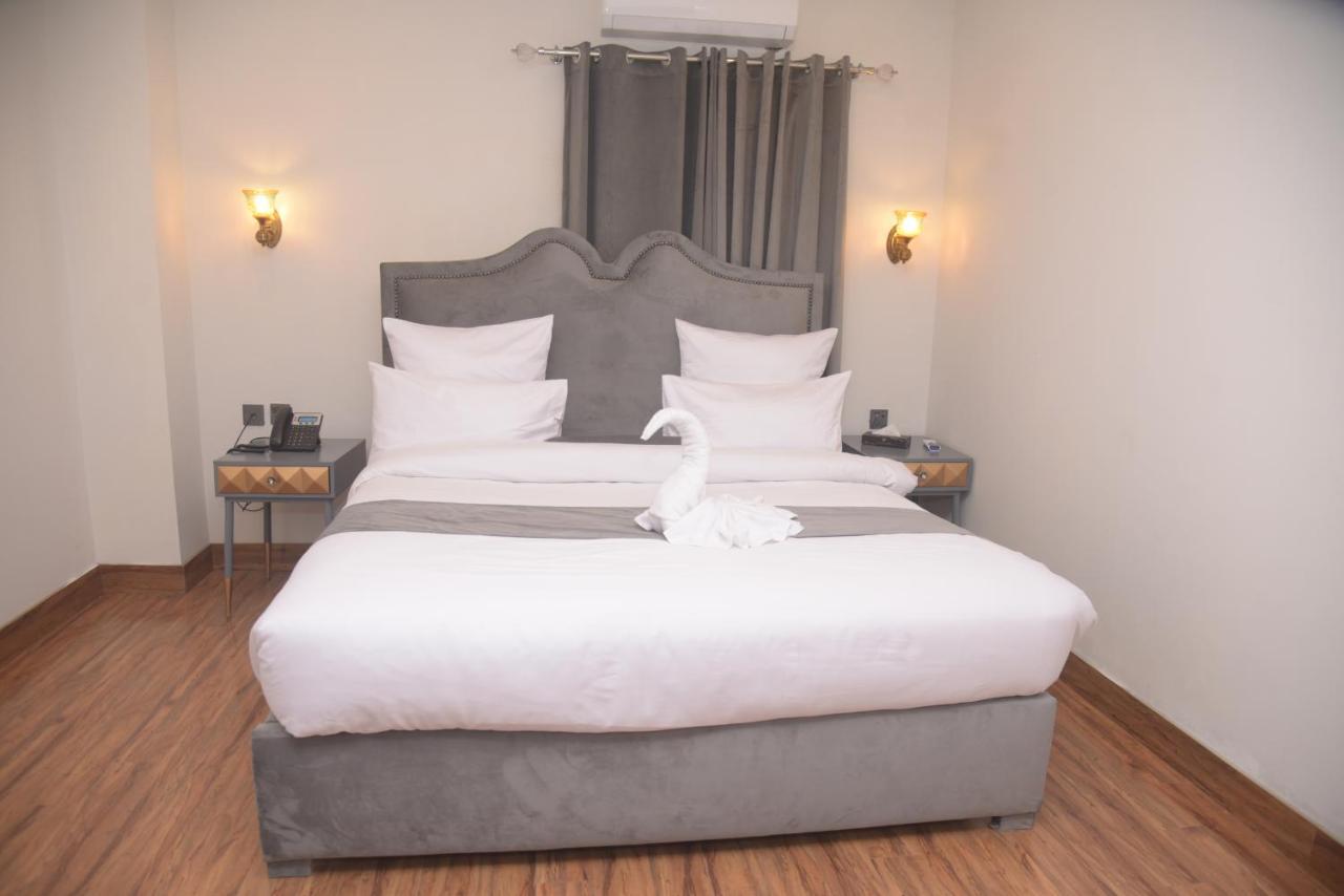 The Rich Hotel & Apartments Lahore Bagian luar foto