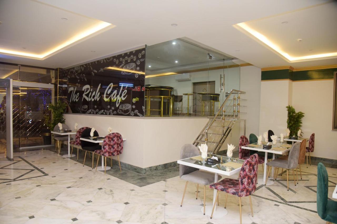 The Rich Hotel & Apartments Lahore Bagian luar foto