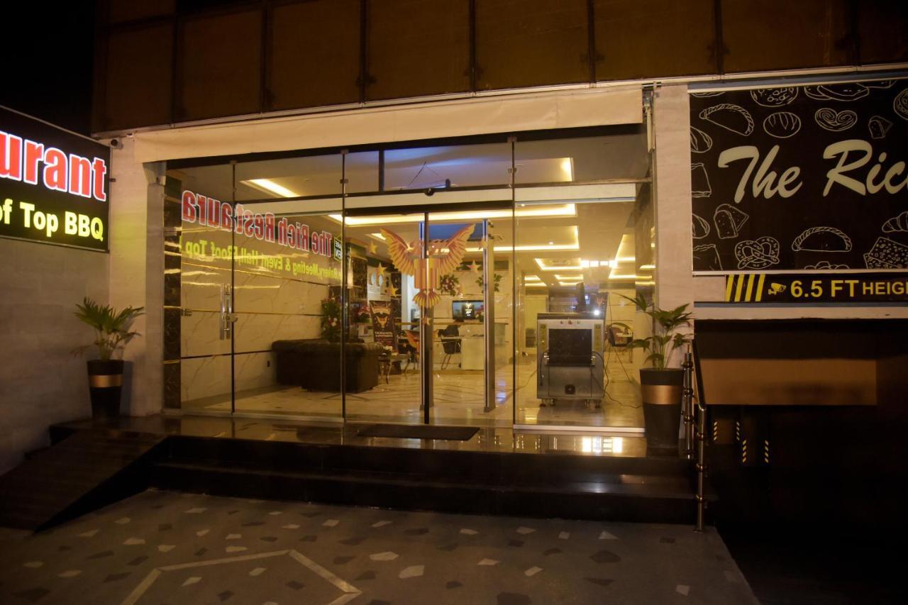The Rich Hotel & Apartments Lahore Bagian luar foto