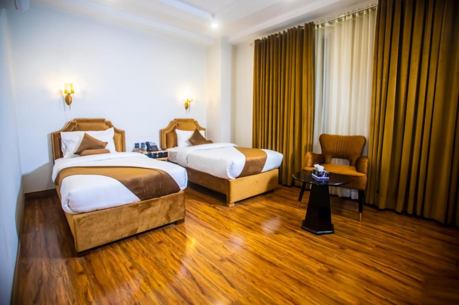 The Rich Hotel & Apartments Lahore Bagian luar foto