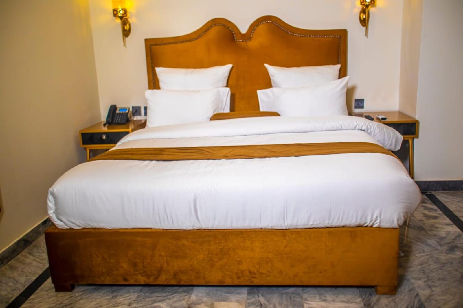 The Rich Hotel & Apartments Lahore Bagian luar foto