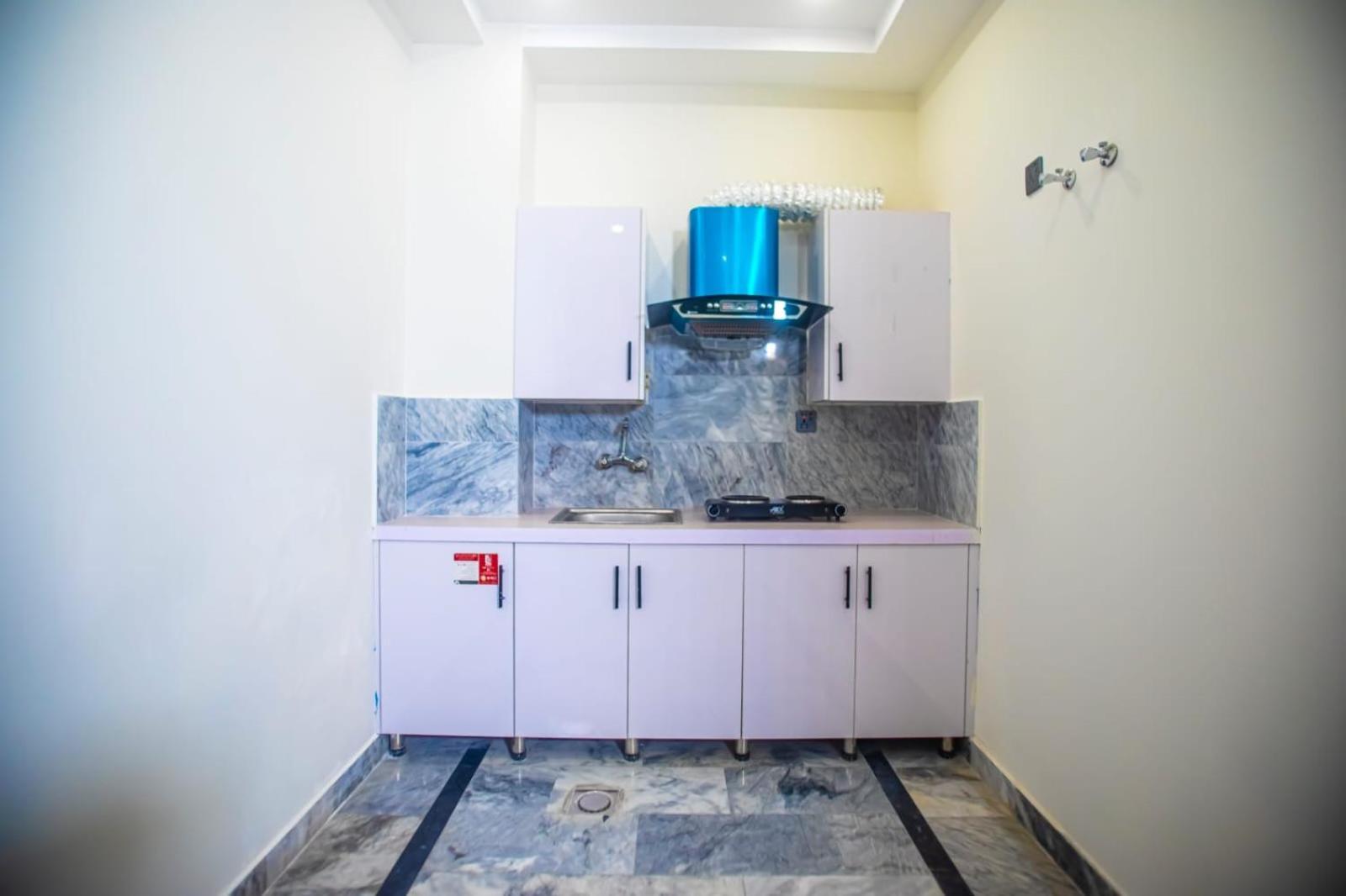 The Rich Hotel & Apartments Lahore Bagian luar foto