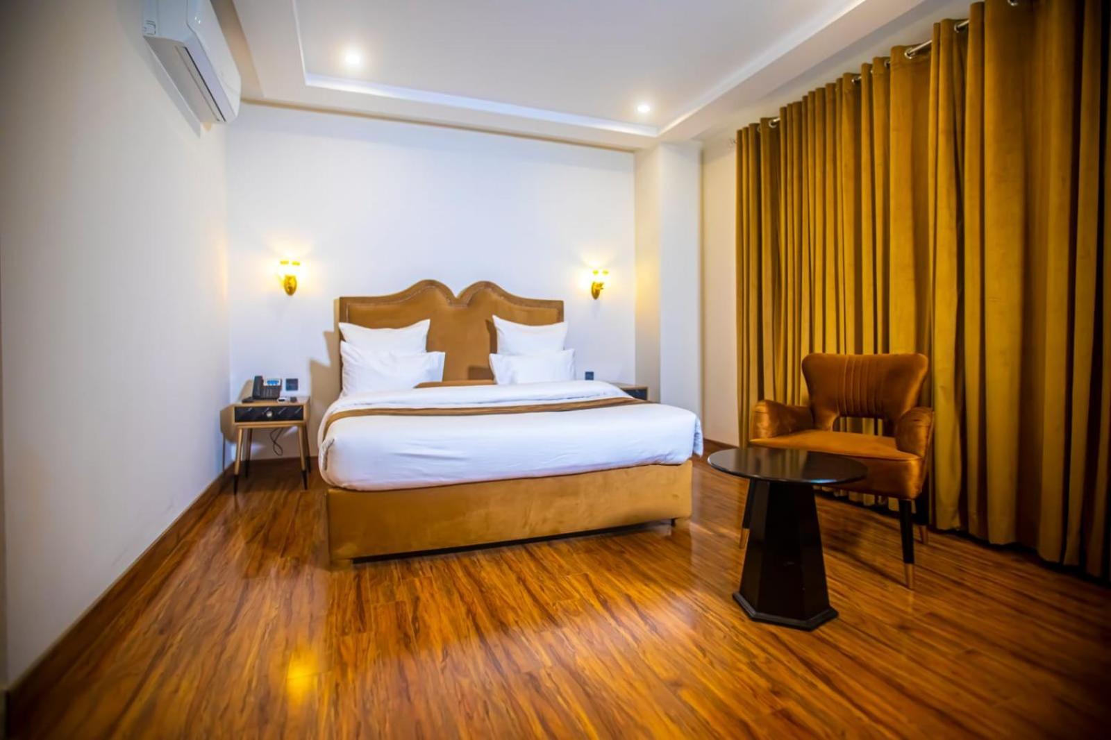 The Rich Hotel & Apartments Lahore Bagian luar foto