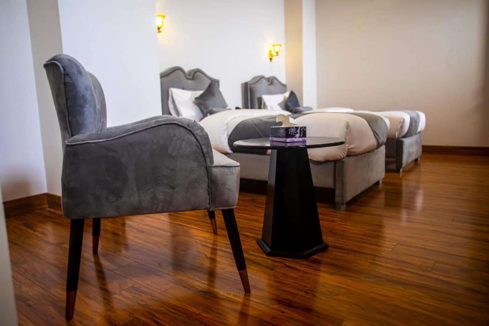 The Rich Hotel & Apartments Lahore Bagian luar foto