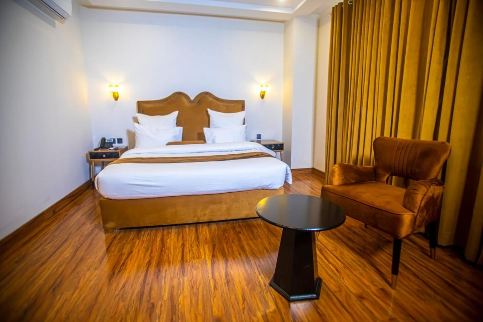 The Rich Hotel & Apartments Lahore Bagian luar foto