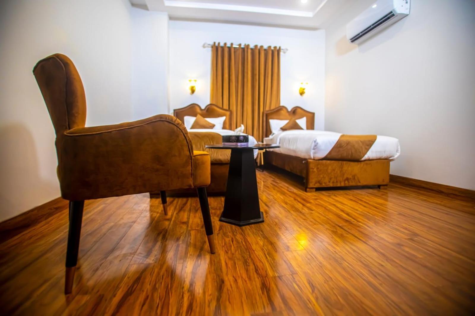 The Rich Hotel & Apartments Lahore Bagian luar foto