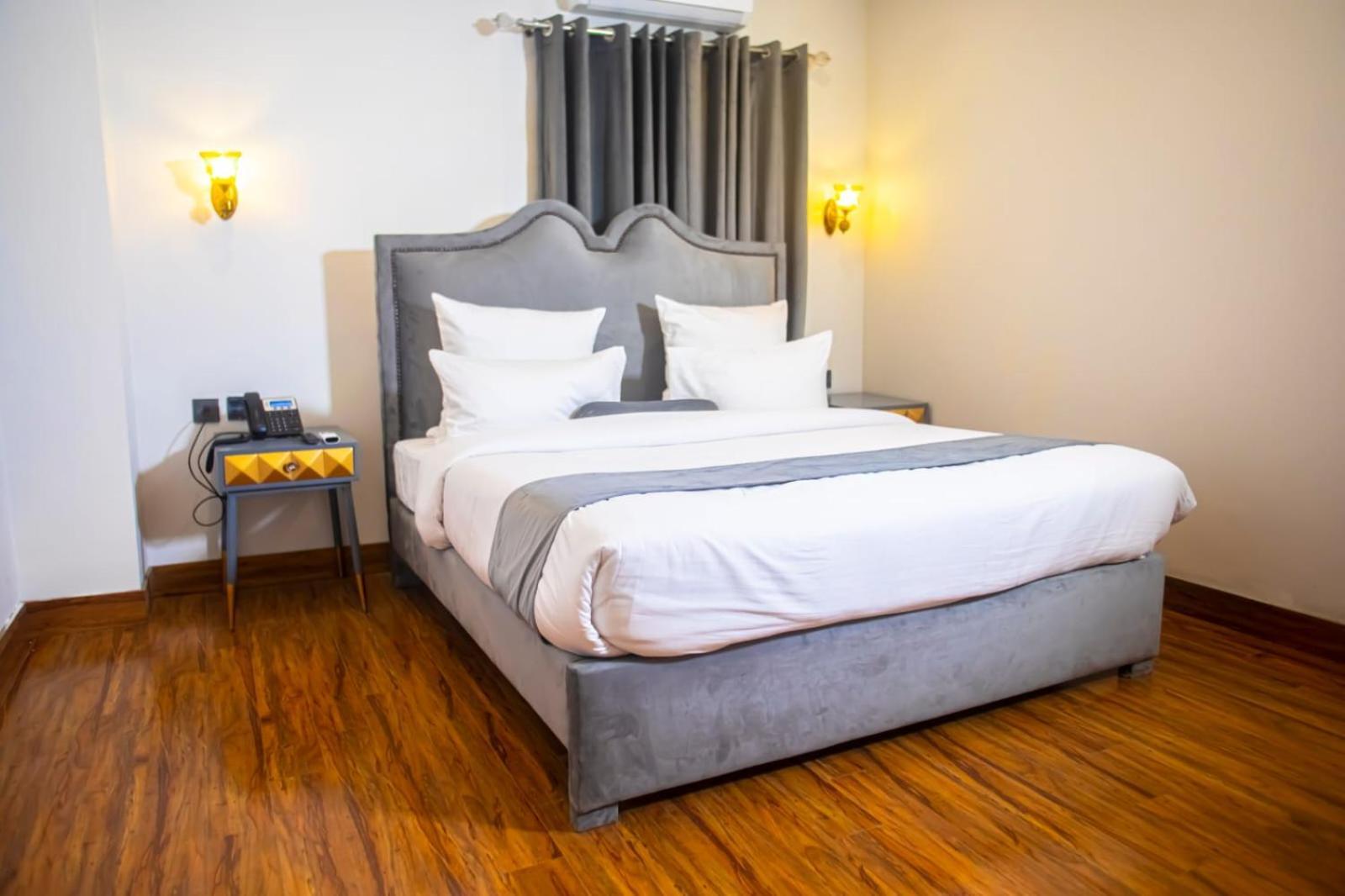 The Rich Hotel & Apartments Lahore Bagian luar foto