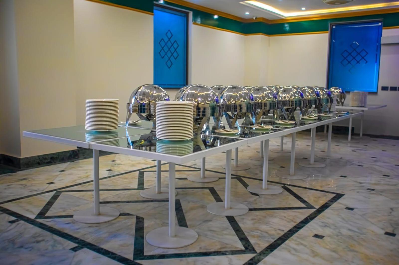 The Rich Hotel & Apartments Lahore Bagian luar foto
