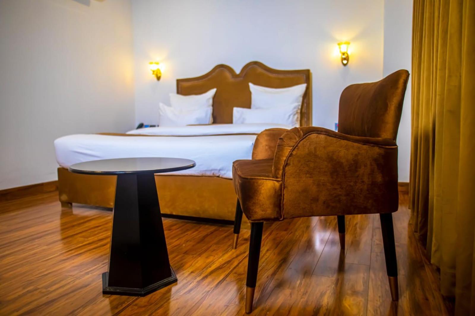 The Rich Hotel & Apartments Lahore Bagian luar foto