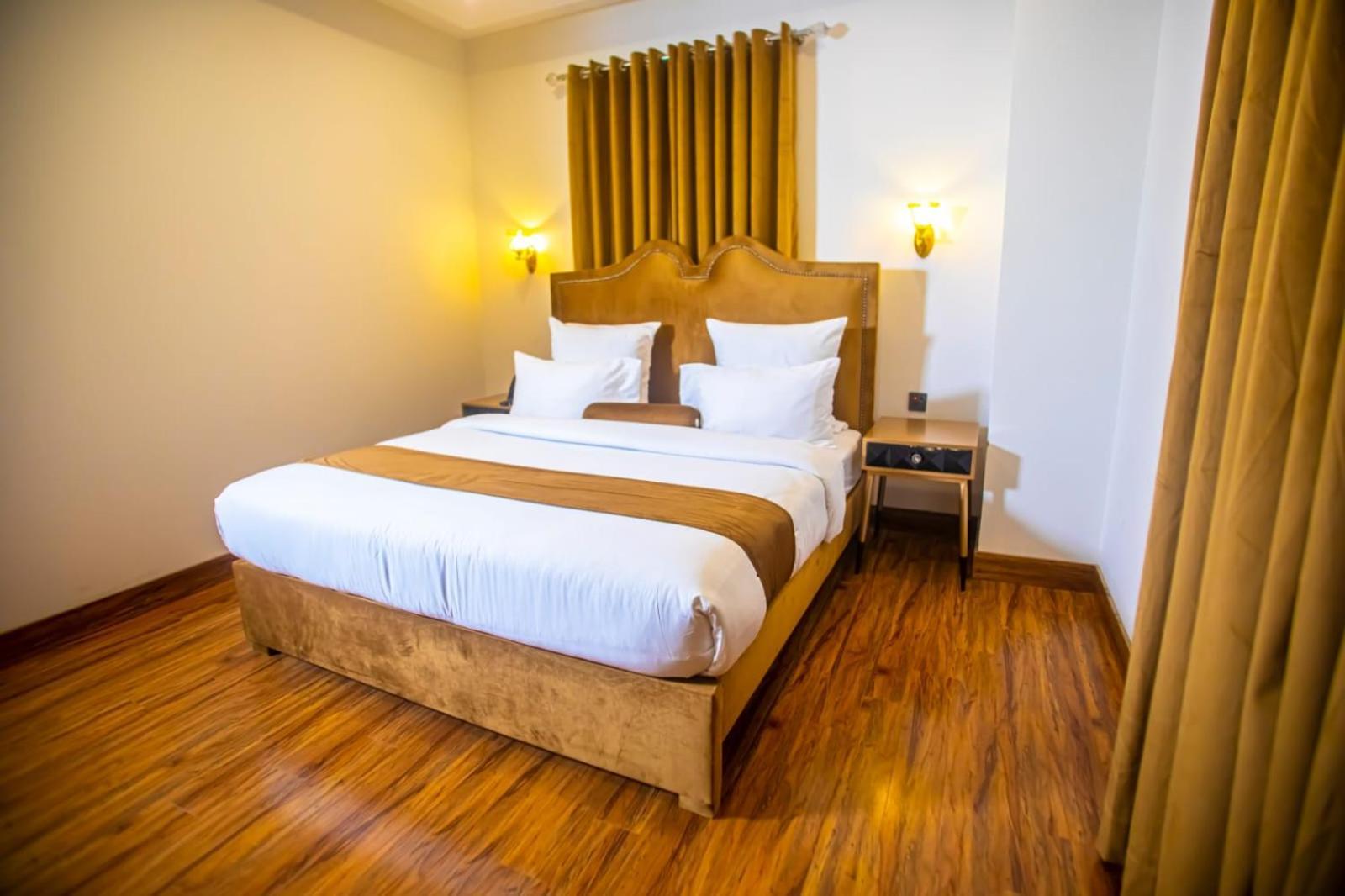 The Rich Hotel & Apartments Lahore Bagian luar foto