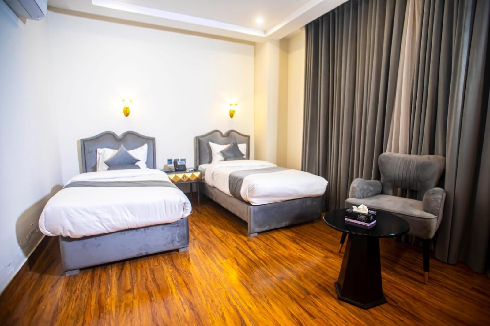 The Rich Hotel & Apartments Lahore Bagian luar foto