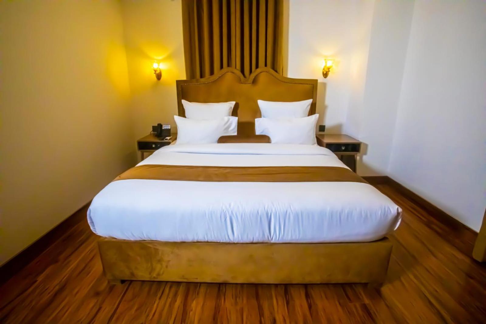 The Rich Hotel & Apartments Lahore Bagian luar foto