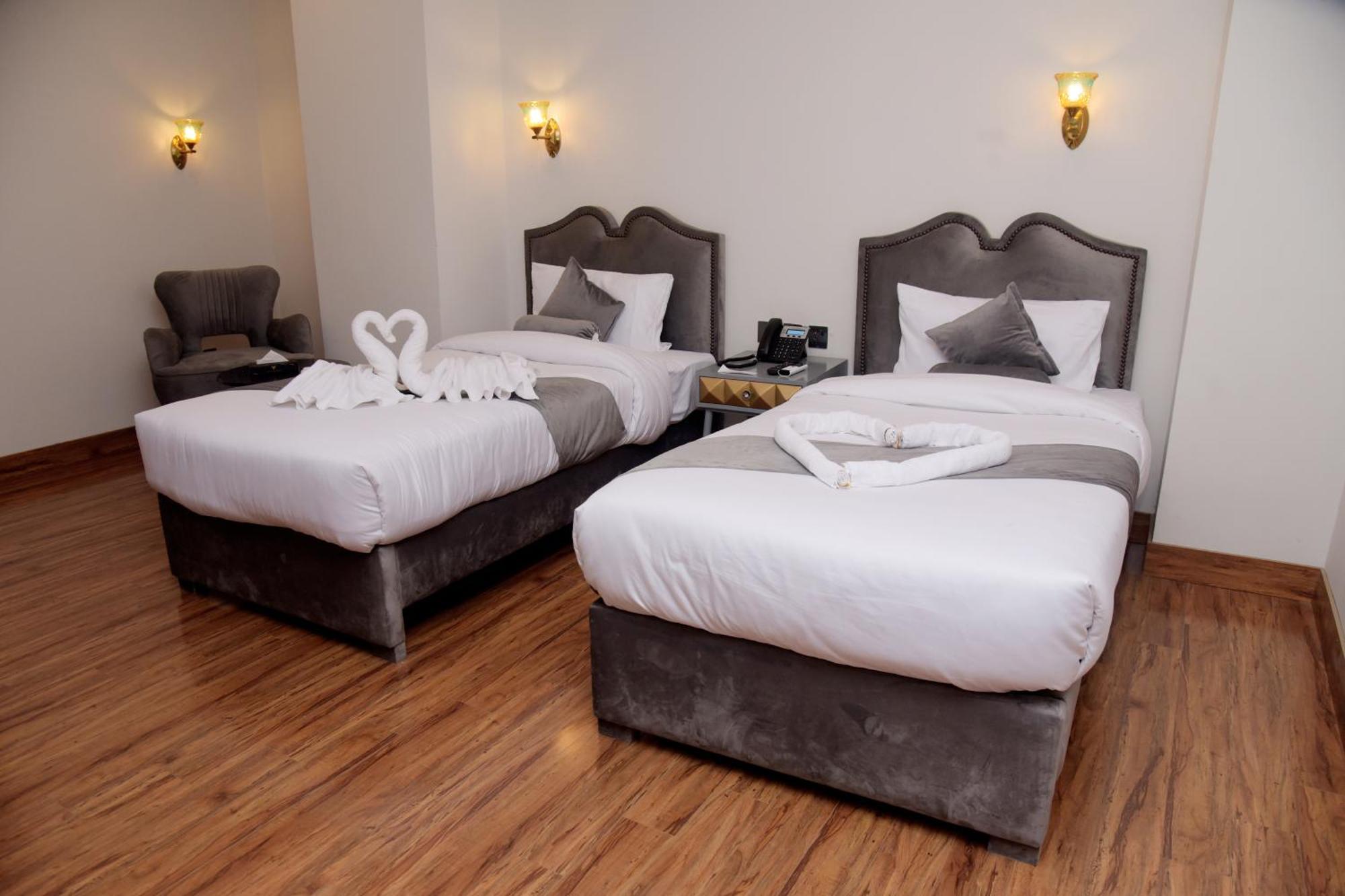 The Rich Hotel & Apartments Lahore Bagian luar foto