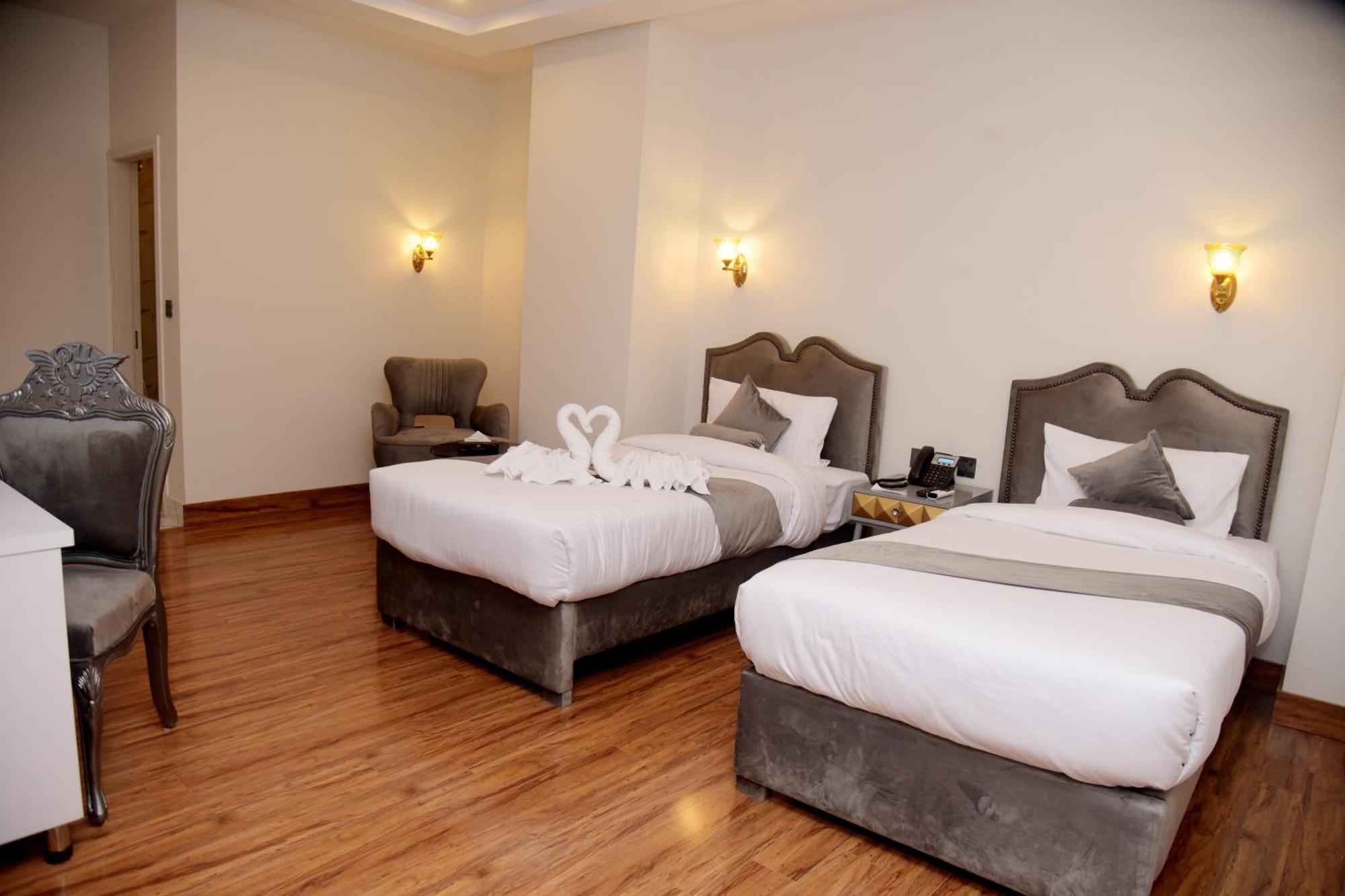 The Rich Hotel & Apartments Lahore Bagian luar foto